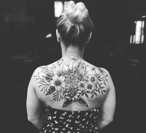 tatuajes en toda la espalda para mujeres|Las 42 mejores ideas de TATUAJES EN LA。